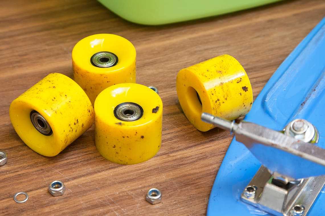 7 Easy Steps To Clean Skateboard Wheels (Natural Shine) 2022 (Easy Guide)